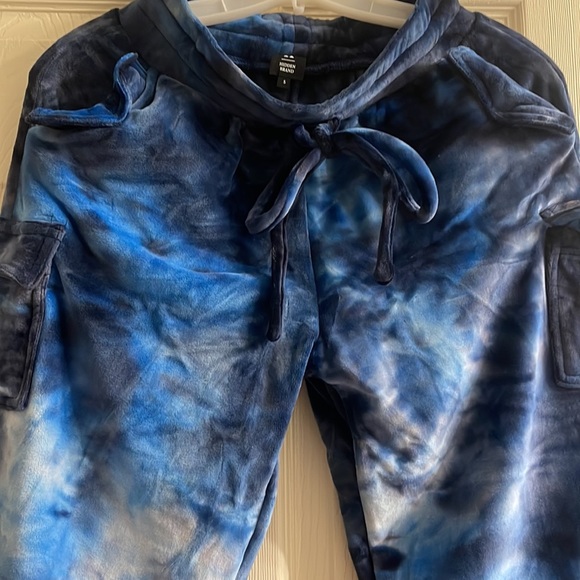 Women’s lounge pants they have a velvet feel to them - Picture 3 of 5